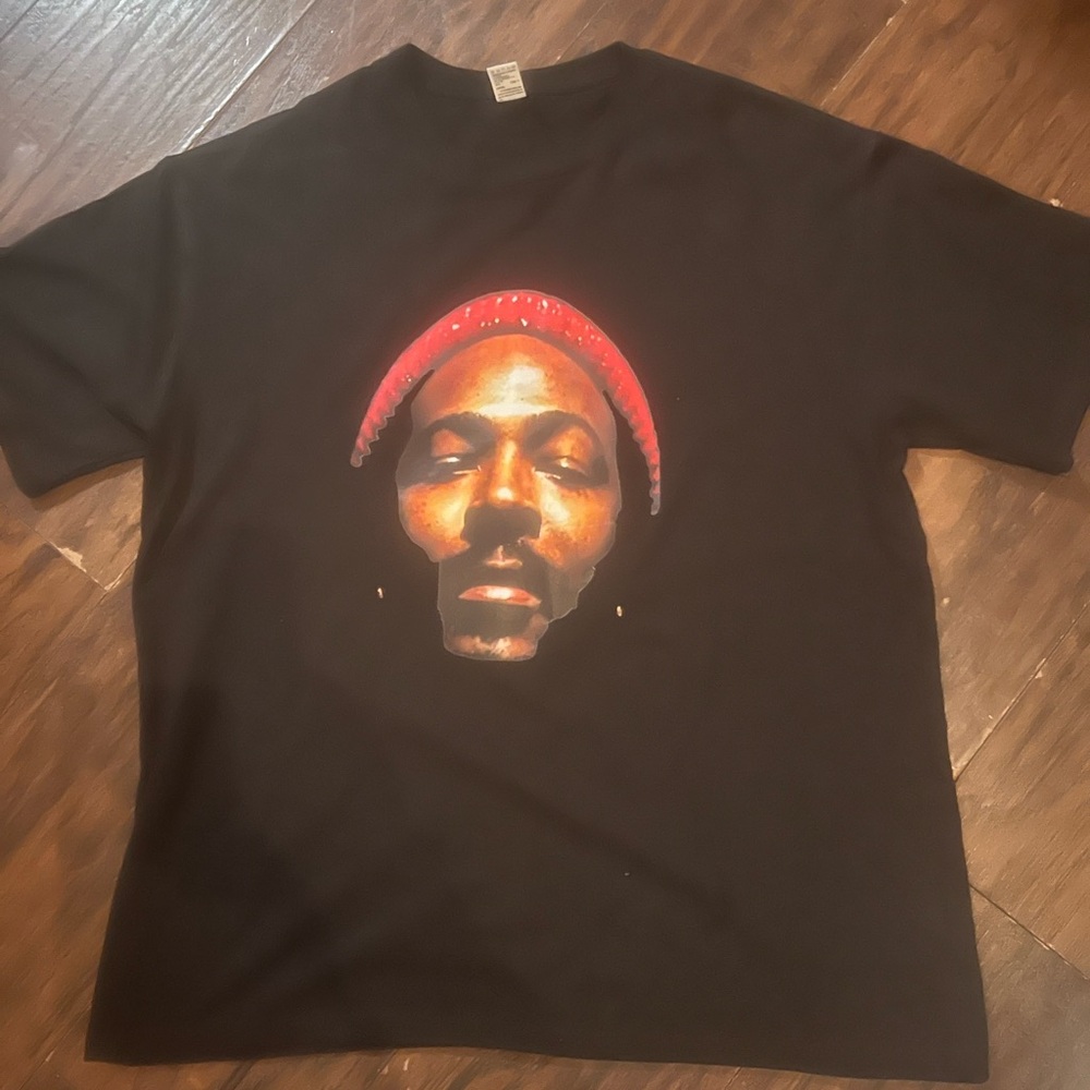Motown Marvin Gaye fans Black Graphic Tee with Red Accent